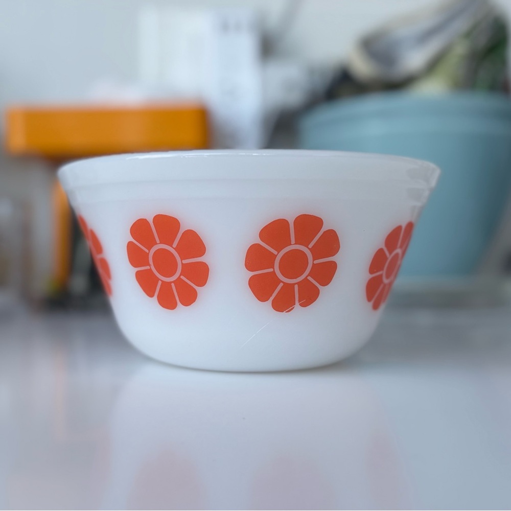 Federal Glass orange daisy 7” mixing bowl